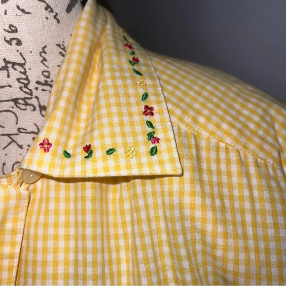 Karen Scott M,Yellow/White Checkered Embroidered butterfly flower button front - Picture 10 of 13